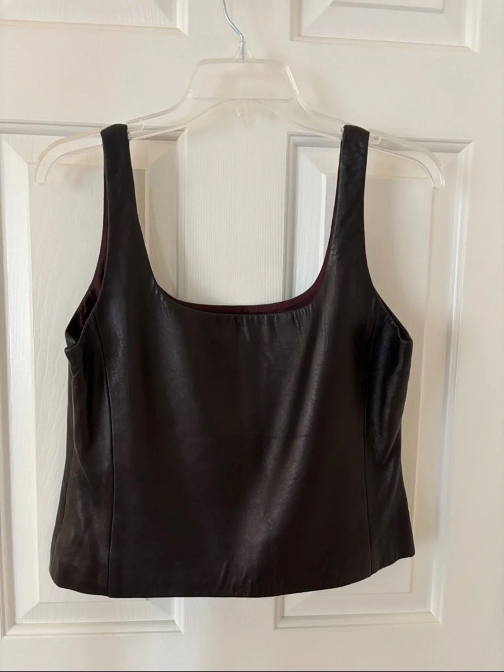 Emanuel: Soft leather vest lined in Burgandy with floral appliqué signature fo - Picture 5 of 9